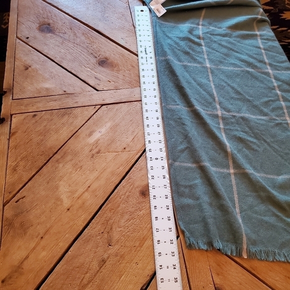 ð
ºnew Green Tan Shall wrap with fringe one size fits all Smoke free home - Picture 3 of 7